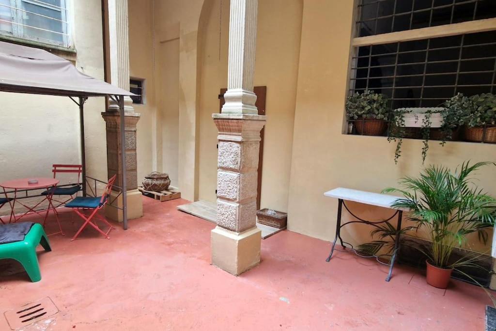 Central And Cozy Loft With Courtyard بولونيا المظهر الخارجي الصورة